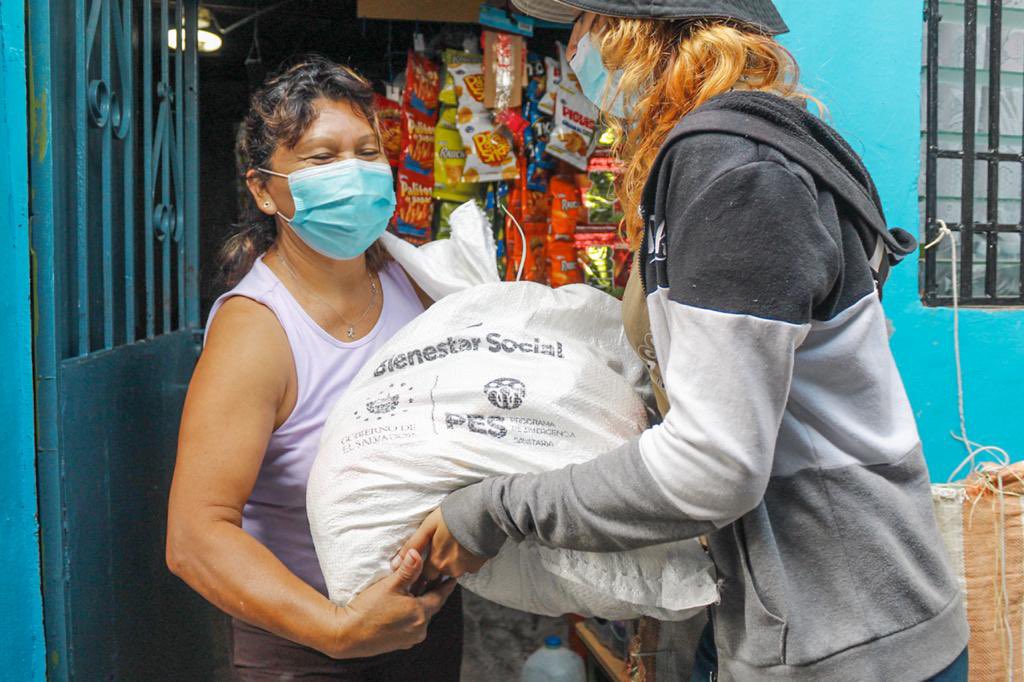 Paquetes alimentarios llegan hoy a la comunidad Jardines del Volcán, en Santa Tecla paquetes-alimentarios-llegan-hoy-a-la-comunidad-jardines-del-volcan-en-santa-tecla